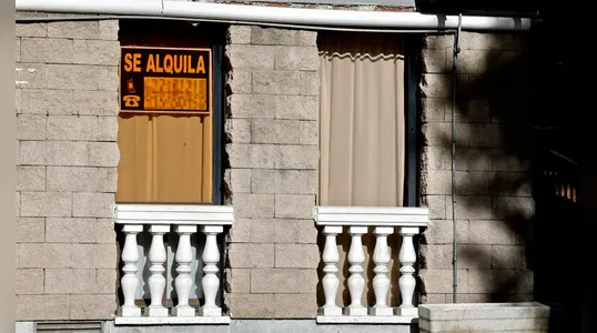 La búsqueda de independencia en España se complica para los jóvenes debido a la crisis de vivienda.