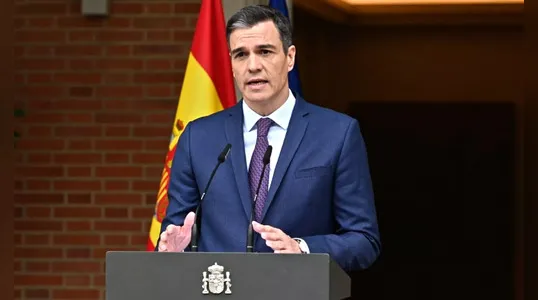 El Gobierno de Pedro Sánchez implementa medidas para mitigar la crisis económica en España.
