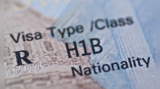 USCIS anunció que se han agotado los 65.000 cupos de visas H-1B para el año fiscal 2026.