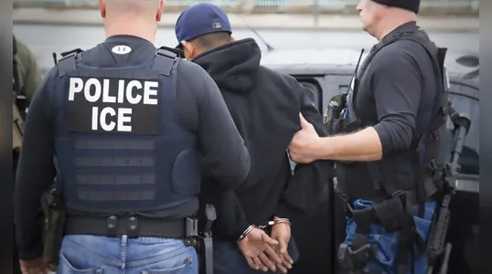 En 2025, las redadas de ICE contra inmigrantes se intensificaron en California.