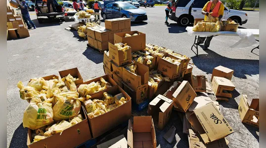 Farm Share entrega comida gratis sin pedir documentos migratorios a personas en Florida