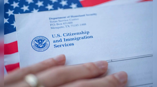 USCIS define el "tiempo de procesamiento" como el periodo en el que se adjudica el 80% de los casos en seis meses.