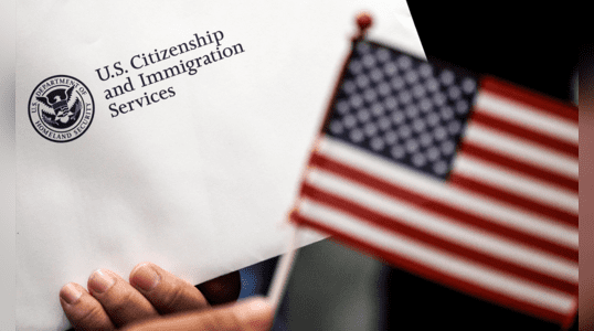 USCIS detalla los requisitos necesarios para obtener la ciudadanía americana en Estados Unidos.