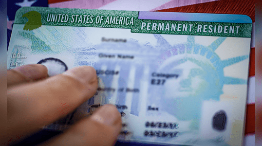 Cambios en la Green Card: Gobierno de EEUU advierte sobre retrasos en el tiempo de espera de las solicitudes