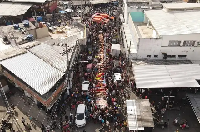En la mañana del 29 de octubre, más de 64 cuerpos fueron colocados en las calles tras la represión policiar en Río de Janeiro. Foto: EFE En la mañana del 29 de octubre, más de 64 cuerpos fueron colocados en las calles tras la represión policiar en Río de Janeiro. Foto: EFE