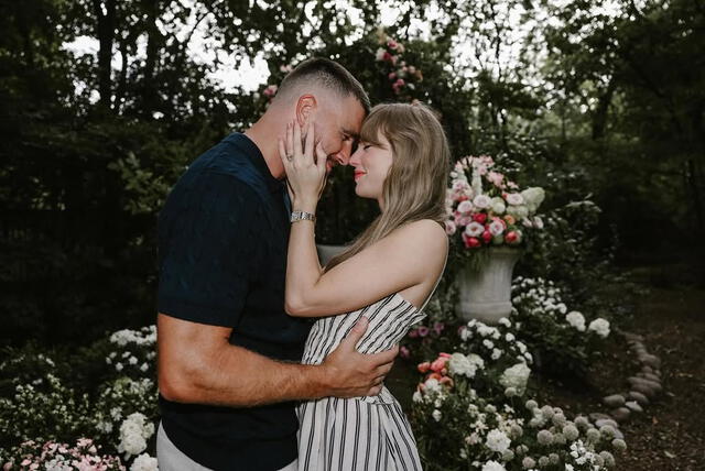 Taylor Swift y Travis Kelce anunciaron su compromiso.
