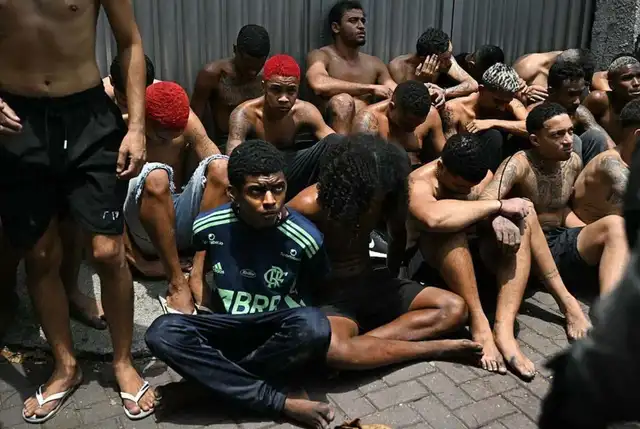 Las autoridades arrestaron a más de 100 jóvenes vinculados al Comando Vermelho. Foto: AFP Las autoridades arrestaron a más de 100 jóvenes vinculados al Comando Vermelho. Foto: AFP