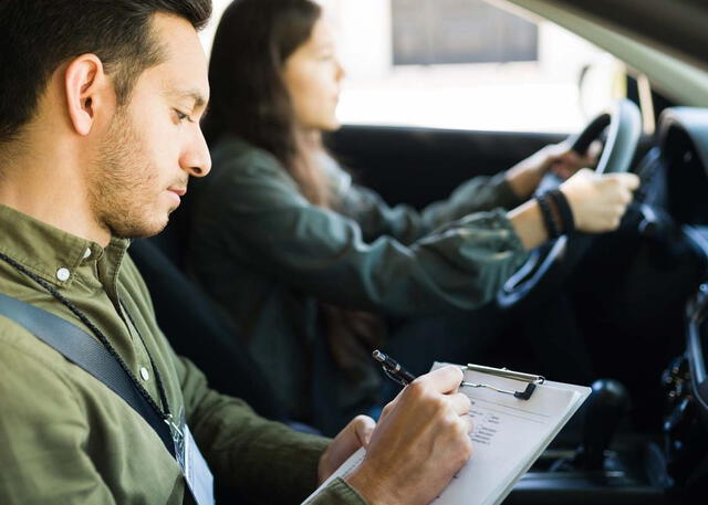El DMV ofrece recursos gratuitos en español para prepararse eficazmente. Foto: Shutterstock El DMV ofrece recursos gratuitos en español para prepararse eficazmente. Foto: Shutterstock