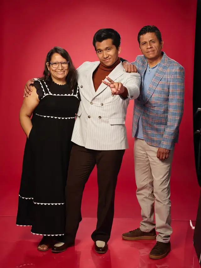 Lucas Beltrán al lado de sus padres luego de ingresar como concursante de The Voice USA. Foto: officiallybeltran Lucas Beltrán al lado de sus padres luego de ingresar como concursante de The Voice USA. Foto: officiallybeltran