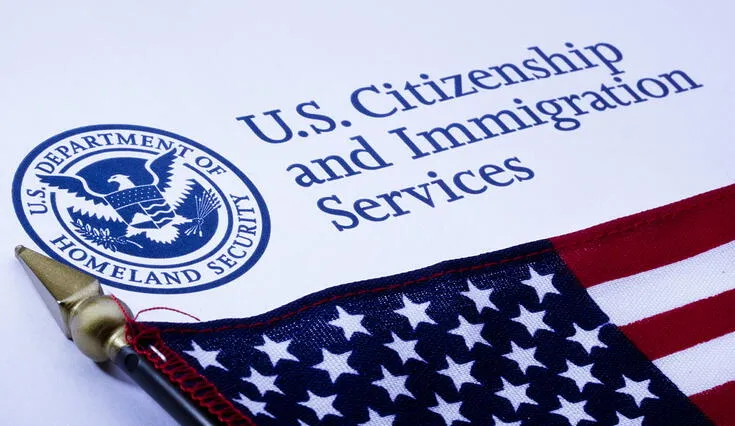 Los trámites de USCIS son esenciales para inmigrantes que buscan visas, residencia o ciudadanía.