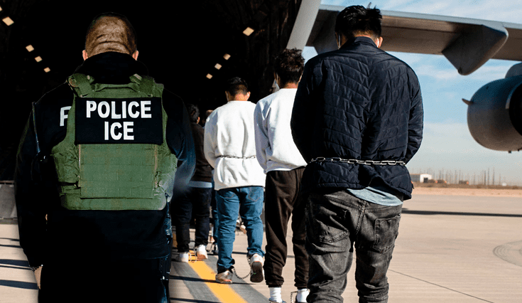 El Gobierno de Donald Trump ordenó a ICE realizar la "deportación masiva más grande" de la historia de EE.UU. El Gobierno de Donald Trump ordenó a ICE realizar la "deportación masiva más grande" de la historia de EE.UU.