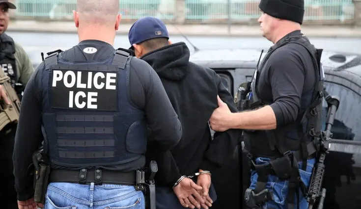 ICE emite órdenes de detención para que agencias policiales retengan a inmigrantes considerados peligrosos para EE.UU. ICE emite órdenes de detención para que agencias policiales retengan a inmigrantes considerados peligrosos para EE.UU.