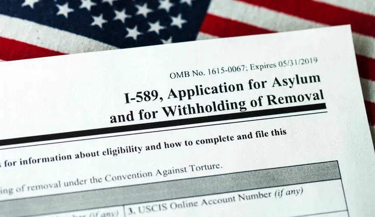 La solicitud de asilo en Estados Unidos protege a quienes enfrentan persecuciones en sus países. La solicitud de asilo en Estados Unidos protege a quienes enfrentan persecuciones en sus países.