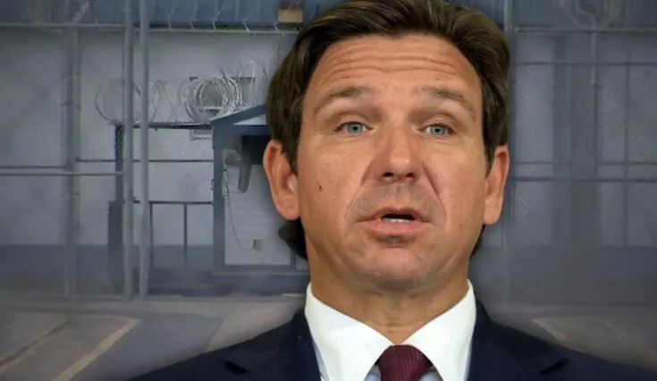 El gobernador de Florida, Ron DeSantis, informa sobre la inauguración de un segundo centro de detención de inmigrantes en la Institución Correccional de Baker, con capacidad de hasta 2.000 camas.
