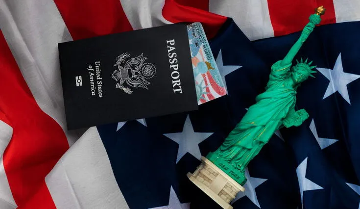 Para reemplazar una Green card debes presentar el Formulario I-90 ante el USCIS.