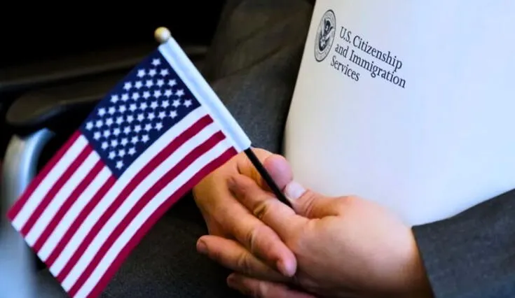 El Servicio de Ciudadanía e Inmigración de Estados Unidos (USCIS) anuncia nuevos precios de formularios y solicitudes. Este ajuste responde a la Ley de Reconciliación H.R.1 y al cálculo de inflación del DHS.