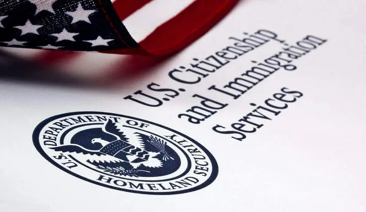 USCIS implementa nuevas medidas para detectar y sancionar a extranjeros que presenten información falsa en sus trámites migratorios.