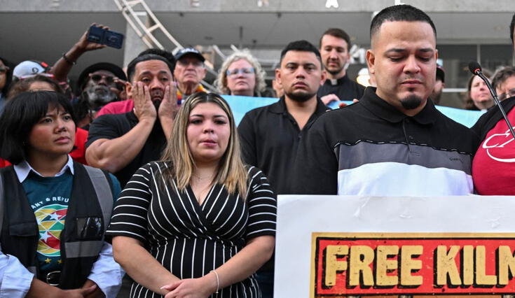 Kilmar Ábrego García, el salvadoreño deportado por error, fue arrestado nuevamente por ICE en Baltimore tras presentarse a una cita migratoria. Kilmar Ábrego García, el salvadoreño deportado por error, fue arrestado nuevamente por ICE en Baltimore tras presentarse a una cita migratoria.