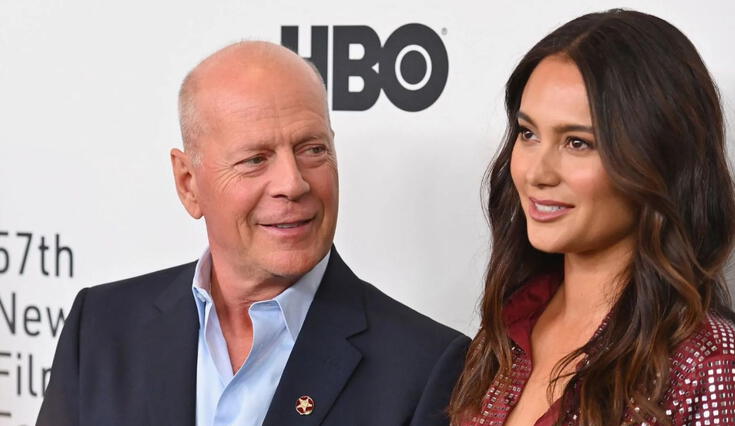 Bruce Willis enfrenta una dura batalla contra la demencia frontotemporal, una enfermedad que afecta su capacidad para comunicarse. Su esposa, Emma Heming, revela los detalles. Bruce Willis enfrenta una dura batalla contra la demencia frontotemporal, una enfermedad que afecta su capacidad para comunicarse. Su esposa, Emma Heming, revela los detalles.