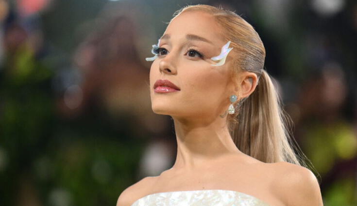 Ariana Grande confirma su regreso a los escenarios con el anuncio de su primera gira desde 2019, titulada "Eternal Sunshine". Ariana Grande confirma su regreso a los escenarios con el anuncio de su primera gira desde 2019, titulada "Eternal Sunshine".