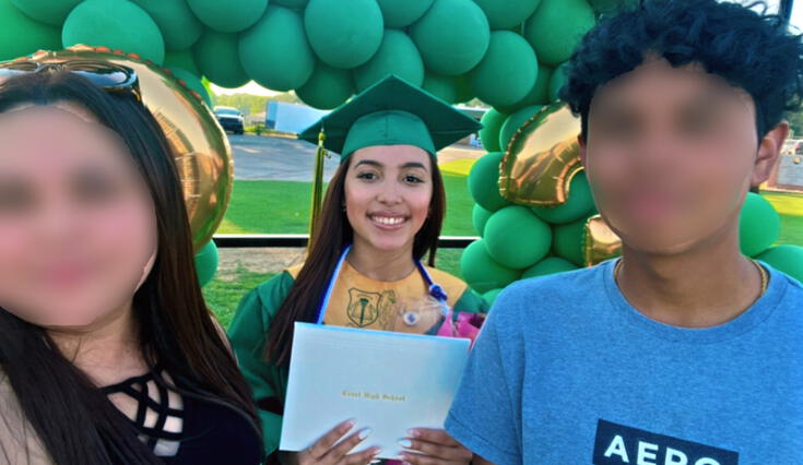 La madre de Allison Bustillo denunció que los agentes de ICE no presentaron orden de arresto. La madre de Allison Bustillo denunció que los agentes de ICE no presentaron orden de arresto.