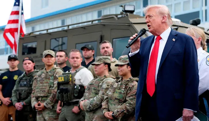 El gobernador de Illinois, J.B. Pritzker, advierte a Donald Trump sobre el despliegue de la Guardia Nacional en Chicago