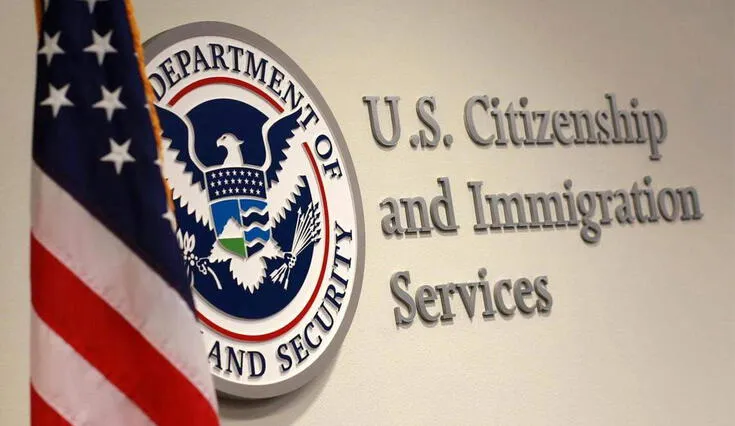 USCIS advierte sobre las estafas migratorias que afectan a inmigrantes en Estados Unidos.