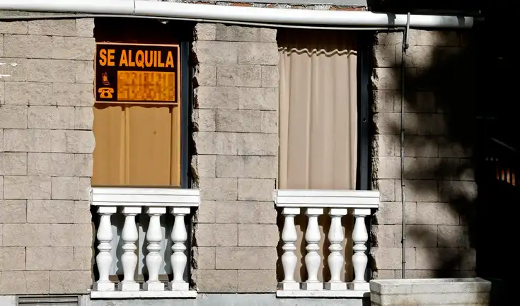 La búsqueda de independencia en España se complica para los jóvenes debido a la crisis de vivienda. La búsqueda de independencia en España se complica para los jóvenes debido a la crisis de vivienda.