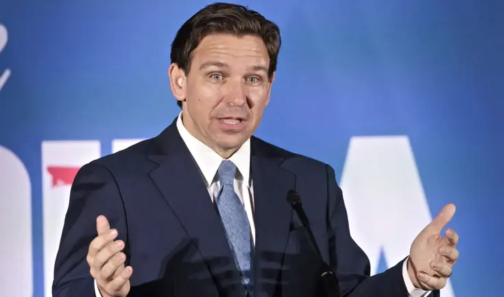 El gobernador Ron DeSantis anunció un aumento salarial en Florida para 2025.