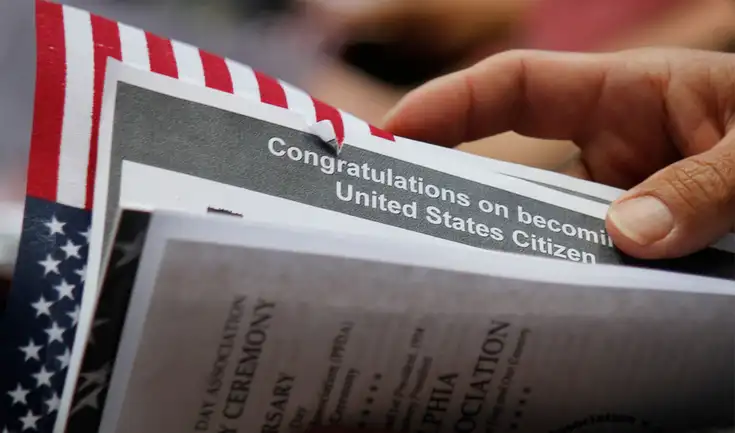 El proceso de naturalización en EE.UU. es fundamental para muchos inmigrantes, pero el examen de inglés y educación cívica puede ser complejo. El proceso de naturalización en EE.UU. es fundamental para muchos inmigrantes, pero el examen de inglés y educación cívica puede ser complejo.