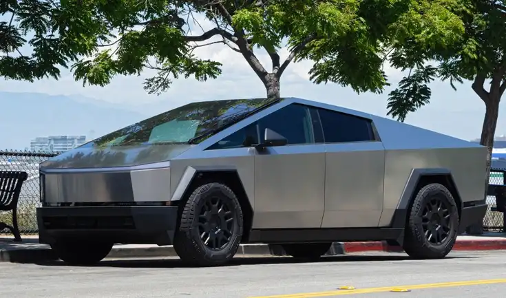 En 2025, el precio del TeslaCybertruck varía según el modelo: Long Range, All Wheel Drive, y Cyberbeast, con distintas características.