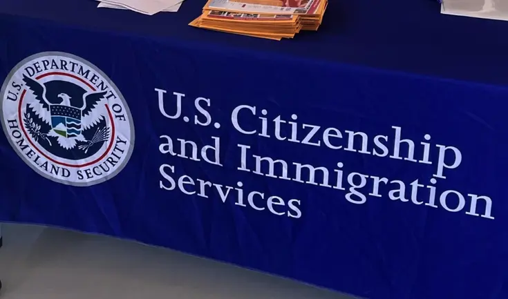 Esta medida amplía las herramientas de evaluación del USCIS, permitiendo entrevistas en el vecindario o lugar de trabajo. Esta medida amplía las herramientas de evaluación del USCIS, permitiendo entrevistas en el vecindario o lugar de trabajo.