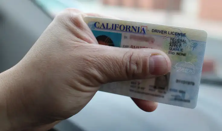 El DMV de California ofrece la licencia de conducir AB 60 a inmigrantes indocumentados. El DMV de California ofrece la licencia de conducir AB 60 a inmigrantes indocumentados.