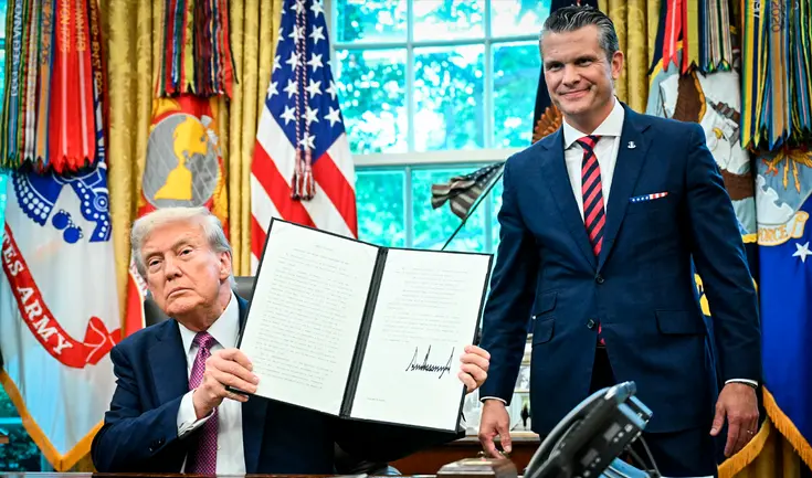 Donald Trump llamó "secretario de Guerra" a Pete Hegseth. Donald Trump llamó "secretario de Guerra" a Pete Hegseth.