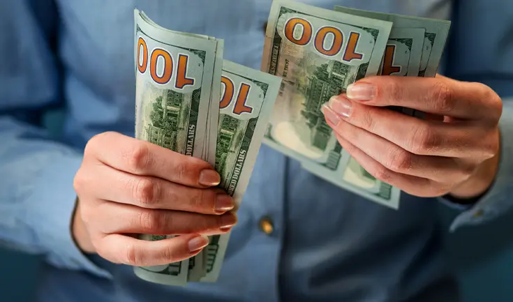 California anuncia el aumento del salario mínimo a US$16.90 por hora, vigente desde el 1 de enero de 2026