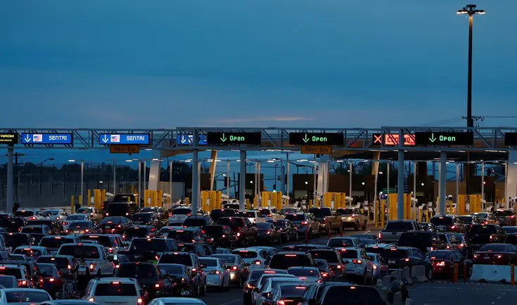 La Oficina de Aduanas y Protección Fronteriza de EE.UU. suspenderá operaciones en cruces de California La Oficina de Aduanas y Protección Fronteriza de EE.UU. suspenderá operaciones en cruces de California