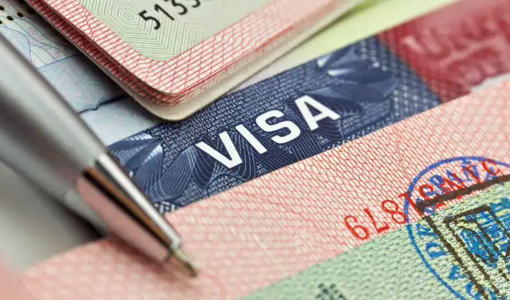 Miles de personas solicitan anualmente la visa americana para estudiar, trabajar o visitar Estados Unidos. Miles de personas solicitan anualmente la visa americana para estudiar, trabajar o visitar Estados Unidos.