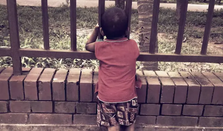 El menor fue llevado al servicio social en Italia, pero luego fue entregado a su madre regresó de Roma.