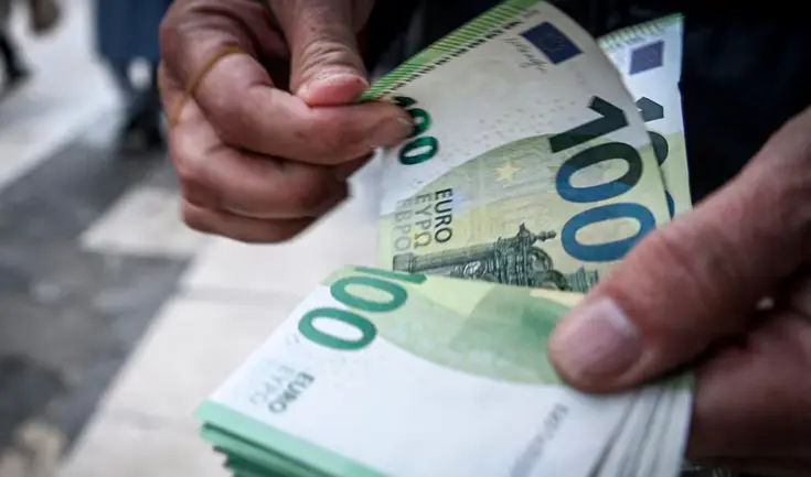 El salario mínimo en Portugal aumentó en 50 euros mensuales para 2025.