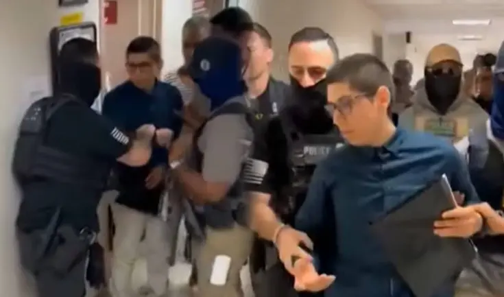 El joven peruano había acudido a los tribunales en Nueva York para agilizar su proceso de asilo, pero fue detenido por ICE.