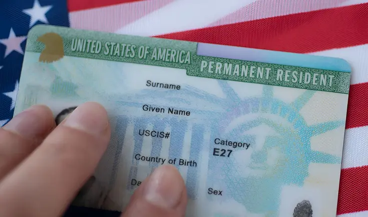 USCIS puede revocar la Green Card si se comete delitos en Estados Unidos.