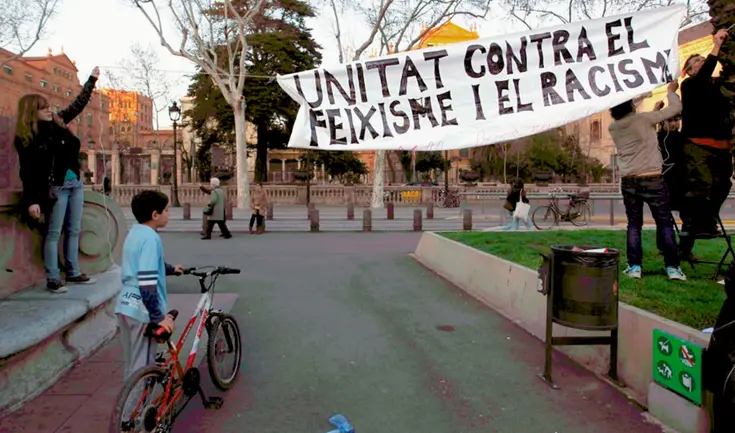 La población migrante en Barcelona destina más del 40% de sus ingresos a vivienda y suministros.