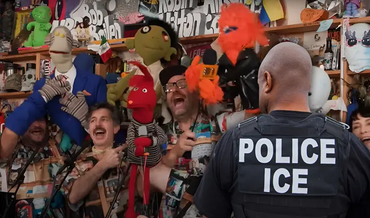 31 Minutos se presentó en el Tiny Desk y criticó a las políticas migratorias en Estados Unidos.