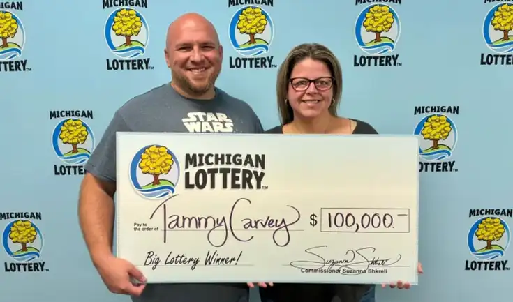 Tammy Carvey ganó el premio de la lotería de Michigan gracias a ChatGPT. Tammy Carvey ganó el premio de la lotería de Michigan gracias a ChatGPT.
