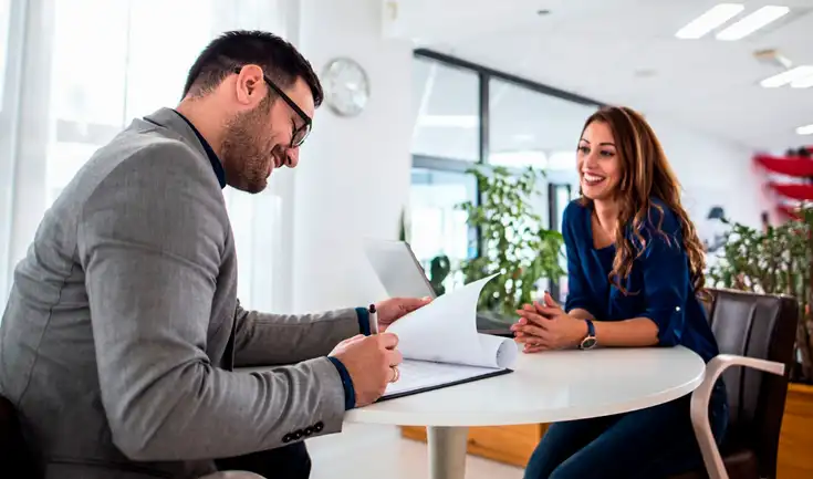 Las empresas en España priorizan el alto nivel de inglés y la experiencia laboral al momento de contratar. Las empresas en España priorizan el alto nivel de inglés y la experiencia laboral al momento de contratar.