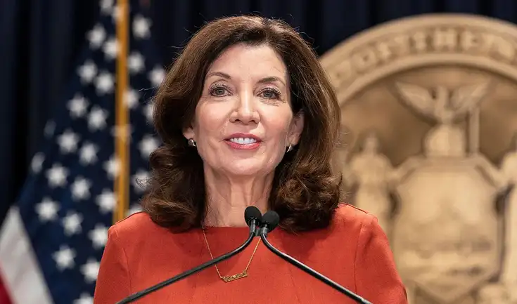 La gobernadora Kathy Hochul destina fondos estatales para fortalecer la red de ayuda alimentaria en Nueva York.