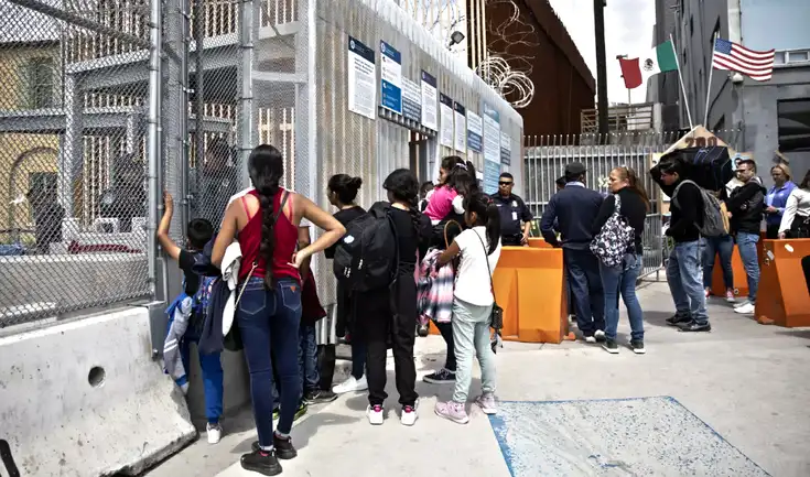 Miles de inmigrantes solicitan asilo en EE. UU. cada año, buscando protección.