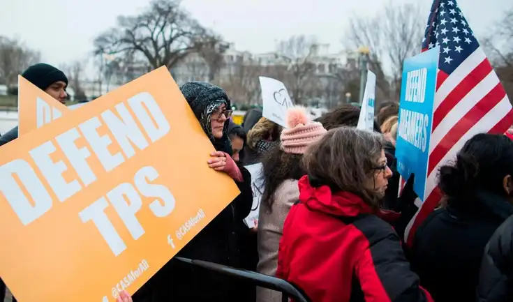El USCIS anunció que migrantes venezolanos con Estatus de Protección Temporal (TPS) podrán trabajar legalmente en EE. UU. hasta el 2 de octubre de 2026.