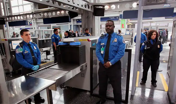 El Gobierno de Estados Unidos anunció un bono extraordinario para miles de agentes de la TSA.