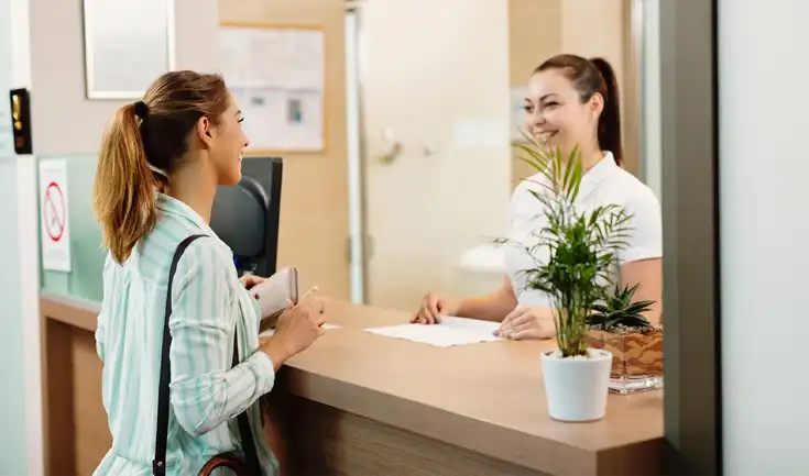 Las operaciones bancarias en efectivo en México requerirán identificación oficial para retiros y depósitos, según ABM.